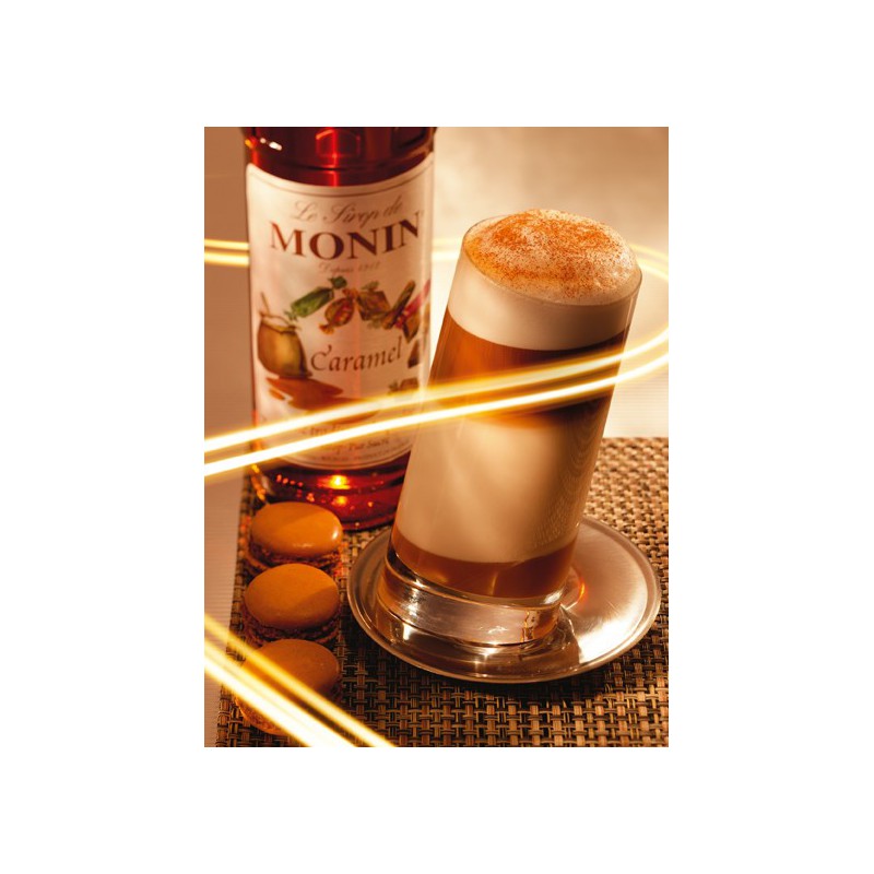 Monin Caramel siroop toegepast in een latte macchiato